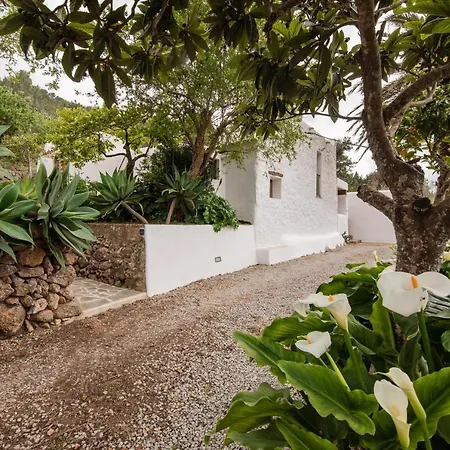 Holiday home Rotes Con Jardin Y Barbacoa Sant Joan De Labritja