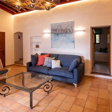 Rotes Con Jardin Y Barbacoa Sant Joan De Labritja