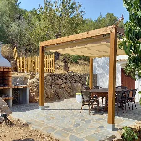 Rotes Con Jardin Y Barbacoa